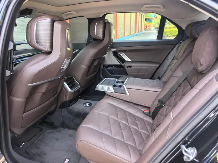 BMW 7 Series 2023 Model 740Li Leading Model M Sports Set – фото 18