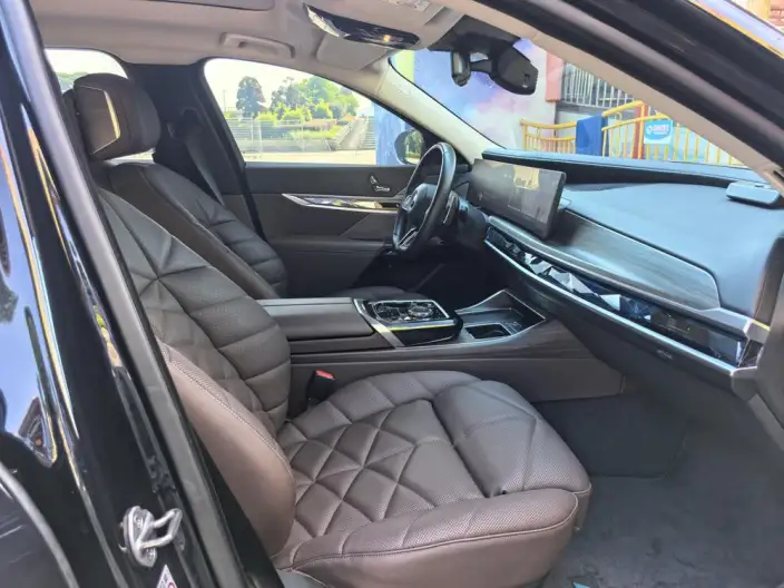 BMW 7 Series 2023 Model 740Li Leading Model M Sports Set – фото 19