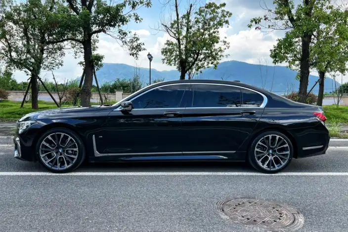 BMW 7 Series 2021 Model 740Li Leading Model M Sports Set – фото 3