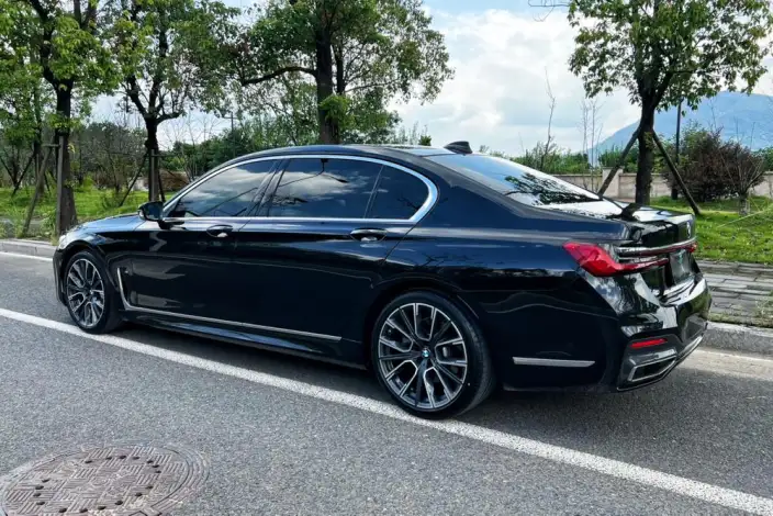 BMW 7 Series 2021 Model 740Li Leading Model M Sports Set – фото 4