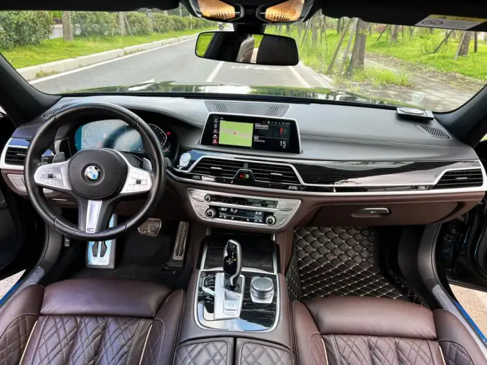 BMW 7 Series 2021 Model 740Li Leading Model M Sports Set – фото 7