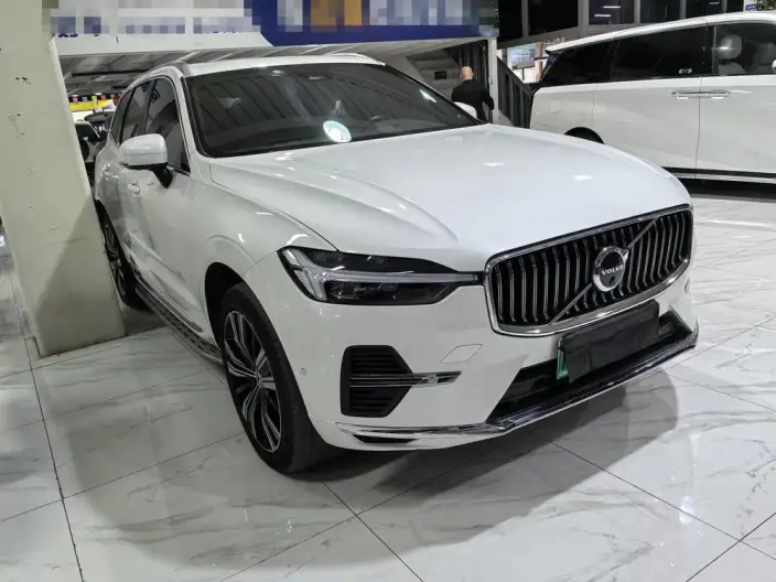 Volvo XC60 PHEV 2022 Model T8 4WD Smart Range Sports Edition – фото 3