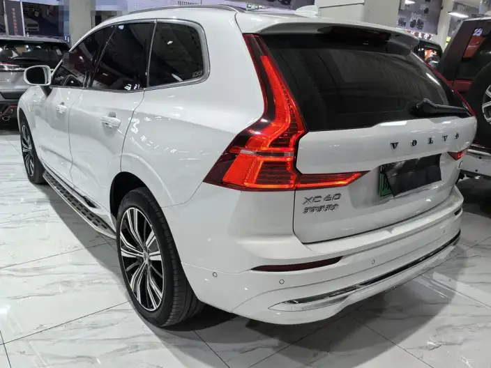 Volvo XC60 PHEV 2022 Model T8 4WD Smart Range Sports Edition – фото 4