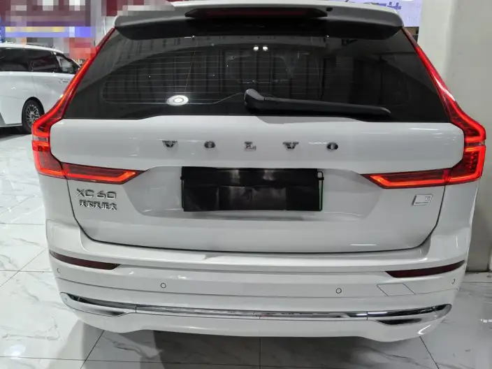 Volvo XC60 PHEV 2022 Model T8 4WD Smart Range Sports Edition – фото 5