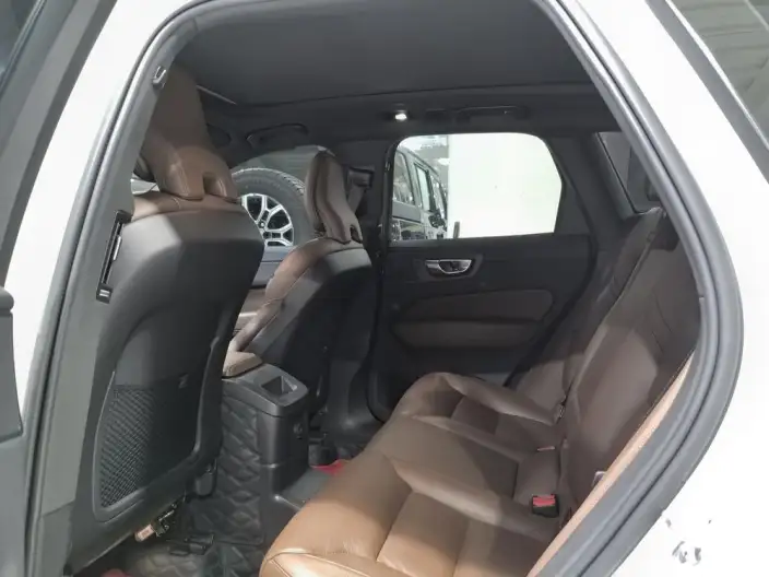 Volvo XC60 PHEV 2022 Model T8 4WD Smart Range Sports Edition – фото 11