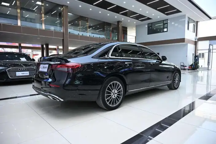 Mercedes-Benz E-Class 2023 Model E 260 L sedan – фото 7
