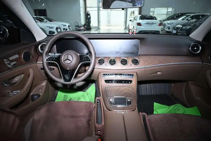 Mercedes-Benz E-Class 2023 Model E 260 L sedan – фото 16