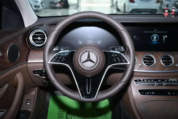 Mercedes-Benz E-Class 2023 Model E 260 L sedan – фото 17