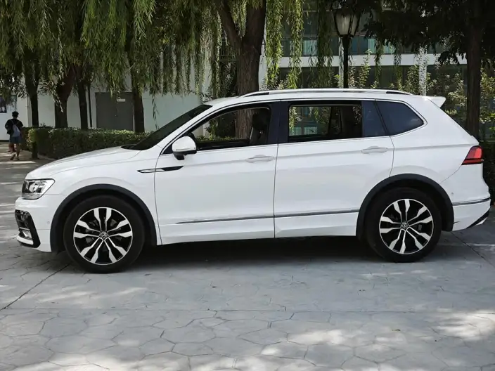 Volkswagen Tiguan L 2021 Model 330TSI Automatic 2WD R-Line Enjoy the version more – фото 4