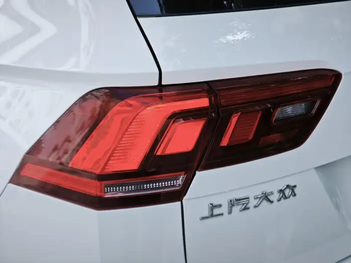 Volkswagen Tiguan L 2021 Model 330TSI Automatic 2WD R-Line Enjoy the version more – фото 7