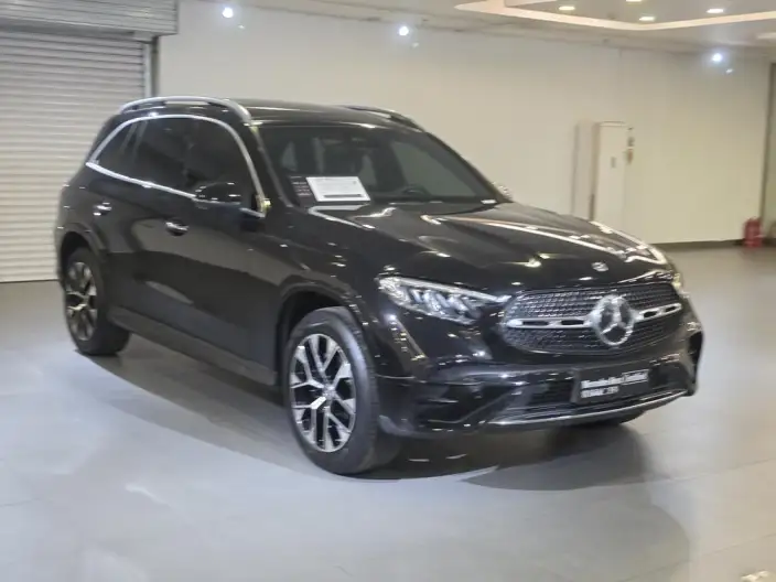 Mercedes-Benz GLC 2023 Model GLC 260 L 4MATIC Luxury Model 5 seat – фото 3