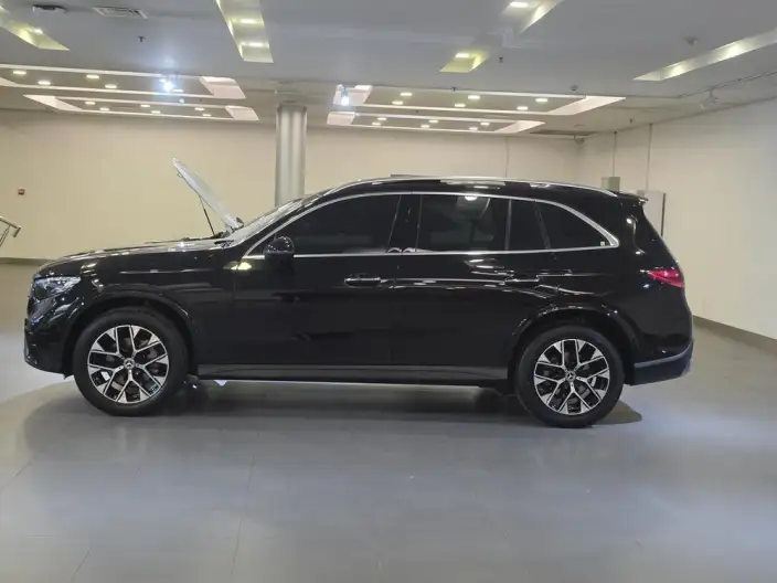 Mercedes-Benz GLC 2023 Model GLC 260 L 4MATIC Luxury Model 5 seat – фото 4