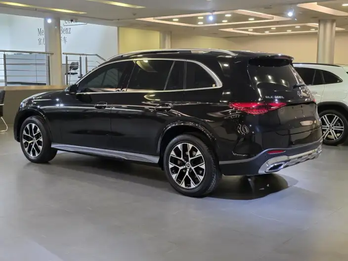 Mercedes-Benz GLC 2023 Model GLC 260 L 4MATIC Luxury Model 5 seat – фото 5