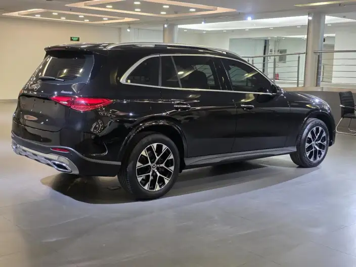Mercedes-Benz GLC 2023 Model GLC 260 L 4MATIC Luxury Model 5 seat – фото 7