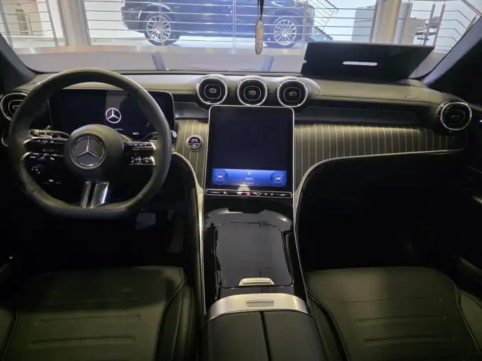 Mercedes-Benz GLC 2023 Model GLC 260 L 4MATIC Luxury Model 5 seat – фото 9