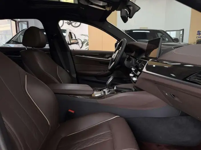 BMW 5 Series 2022 Model Facelift 525Li M Sports Set – фото 15