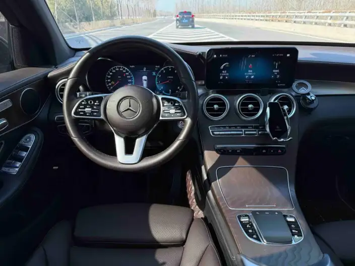 Mercedes-Benz GLC 2020 Model GLC 260 L 4MATIC Luxury Model – фото 13