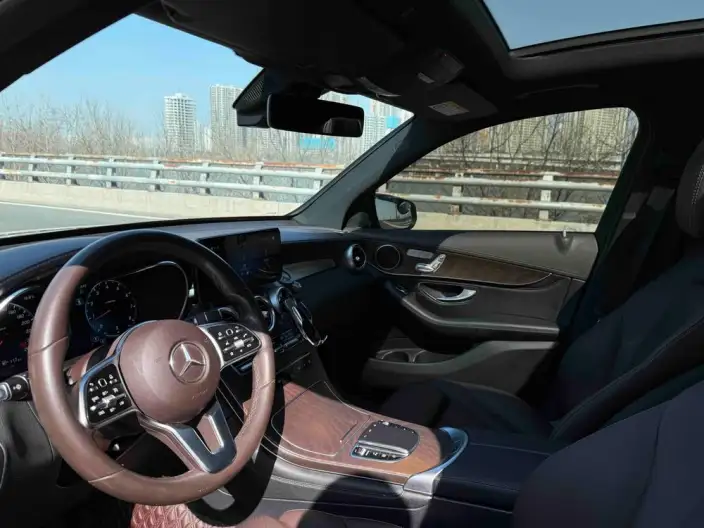 Mercedes-Benz GLC 2020 Model GLC 260 L 4MATIC Luxury Model – фото 16