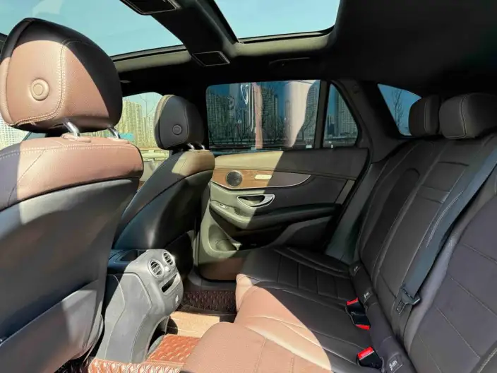Mercedes-Benz GLC 2020 Model GLC 260 L 4MATIC Luxury Model – фото 17