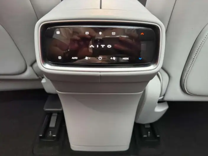Aito M9 2024 Model Extended Range Ultra VI seat Edition – фото 10