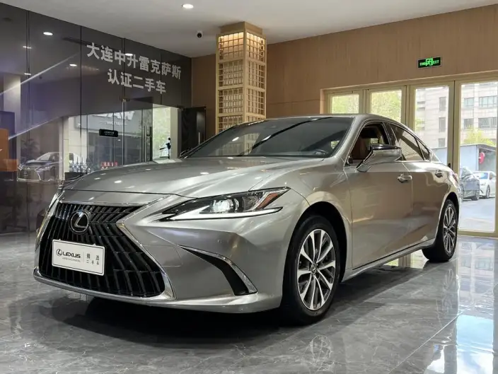 Lexus ES 2022 Model 200 Superior Edition – фото 1