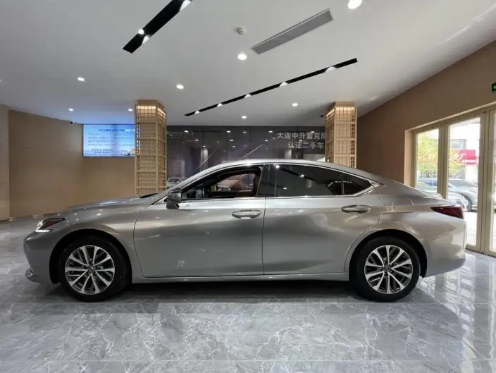 Lexus ES 2022 Model 200 Superior Edition – фото 3