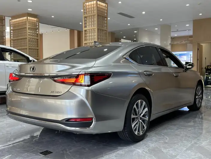 Lexus ES 2022 Model 200 Superior Edition – фото 6
