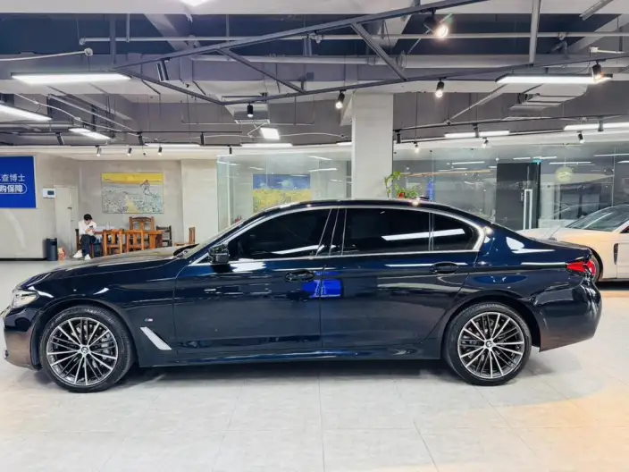 BMW 5 Series 2023 Model 530Li Leading Model M Sports Set – фото 3