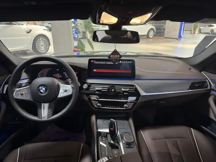 BMW 5 Series 2023 Model 530Li Leading Model M Sports Set – фото 6