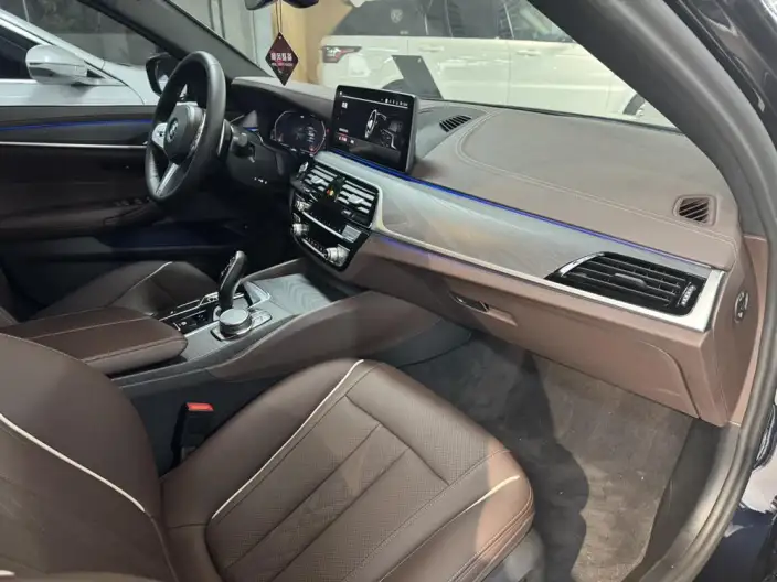 BMW 5 Series 2023 Model 530Li Leading Model M Sports Set – фото 8