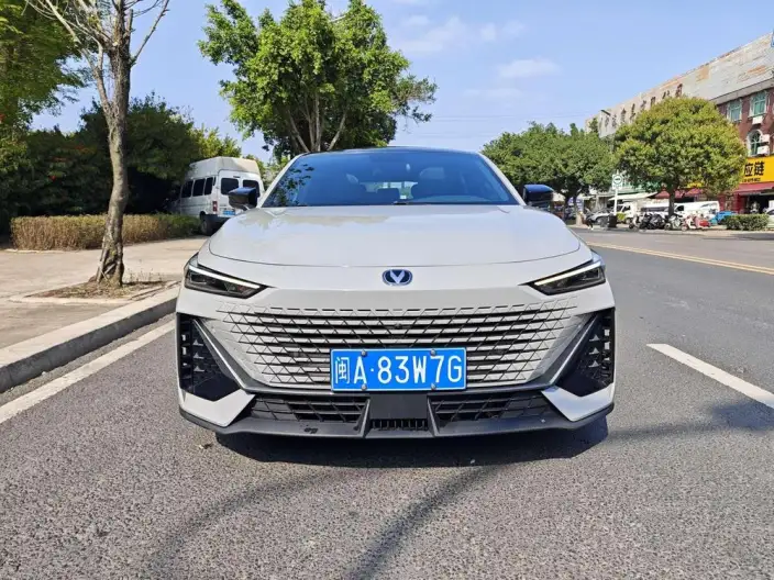 Changan UNI-V 2022 Model 1.5T Noble Model – фото 2