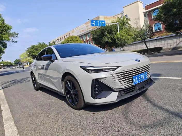 Changan UNI-V 2022 Model 1.5T Noble Model – фото 3