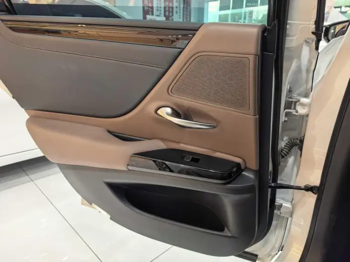 Lexus ES 2022 Model 200 Superior Edition – фото 7