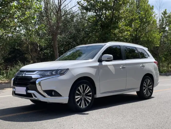 Mitsubishi Outlander 2021 Model 2.4L 4WD Enjoy Edition 7 seat – фото 1