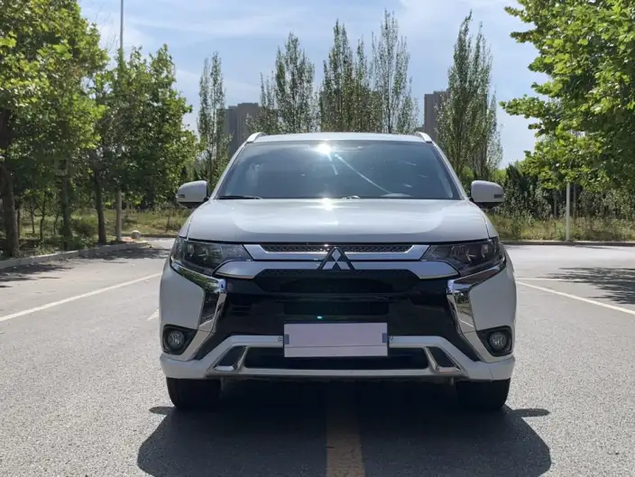 Mitsubishi Outlander 2021 Model 2.4L 4WD Enjoy Edition 7 seat – фото 2