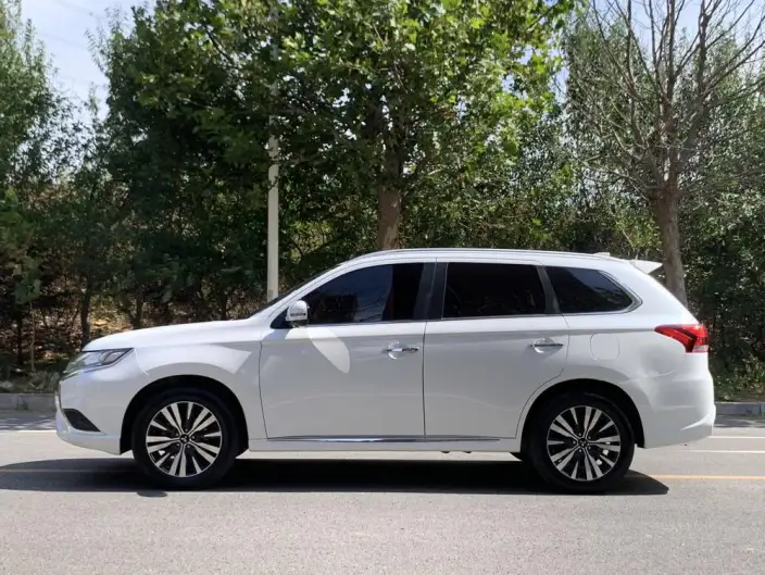 Mitsubishi Outlander 2021 Model 2.4L 4WD Enjoy Edition 7 seat – фото 3