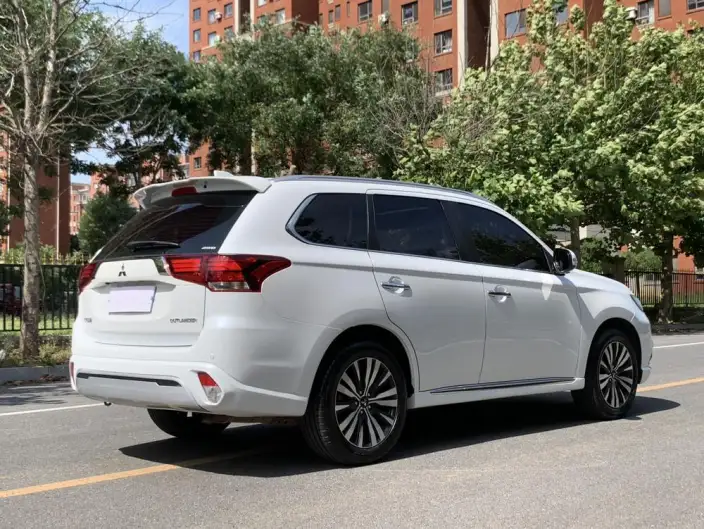 Mitsubishi Outlander 2021 Model 2.4L 4WD Enjoy Edition 7 seat – фото 5