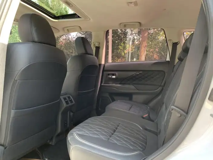 Mitsubishi Outlander 2021 Model 2.4L 4WD Enjoy Edition 7 seat – фото 17