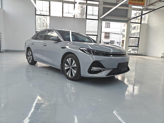 Geely Galaxy A7 PHEV 2025 модификация 150km Tiggo + Edition – фото 3