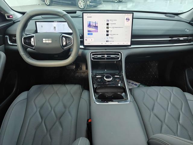 Geely Galaxy A7 PHEV 2025 модификация 150km Tiggo + Edition – фото 7