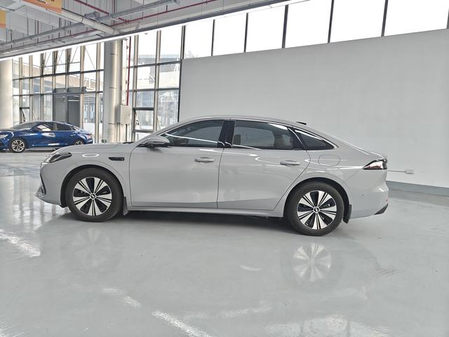Geely Galaxy A7 PHEV 2025 модификация 150km Tiggo + Edition – фото 12