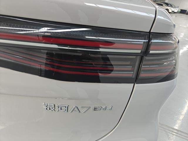 Geely Galaxy A7 PHEV 2025 модификация 150km Tiggo + Edition – фото 16
