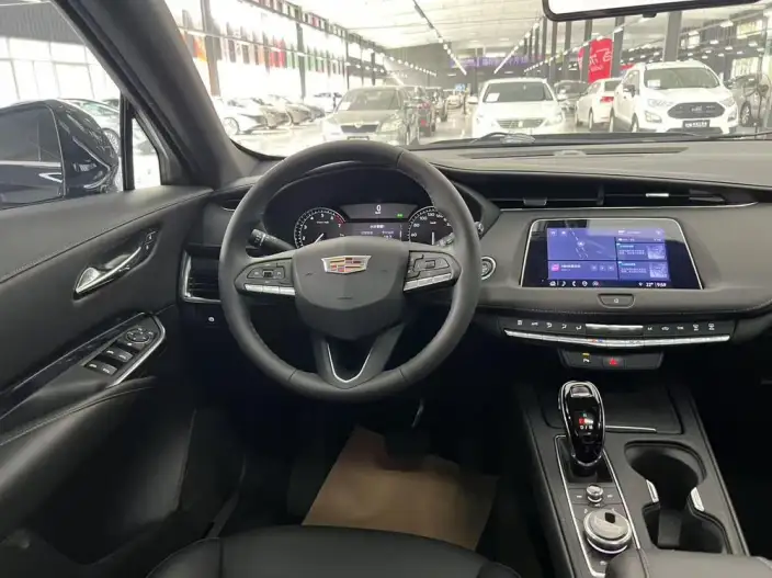 Cadillac XT4 2022 Model 28T 2WD Fashion Model – фото 17