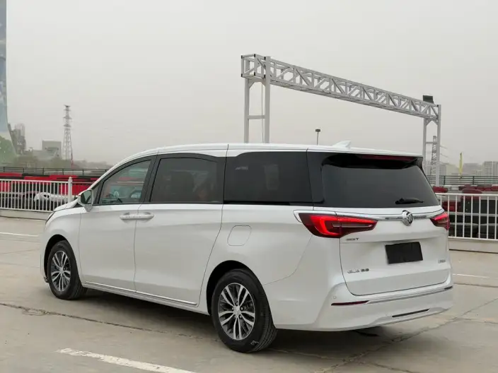 Buick GL8 2023 Model ES Luzun 2.0T Comfort Model – фото 4