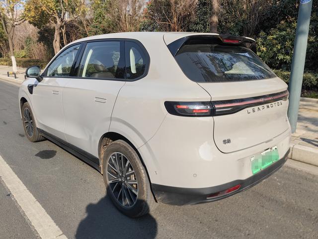 Leapmotor B10 2025 510 Delight Edition – фото 10