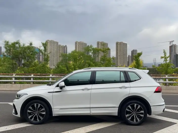 Volkswagen Tiguan L 2023 Model 330TSI 2WD R-Line Enjoy the version more – фото 4