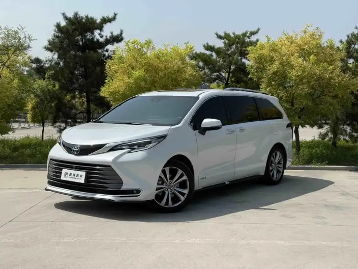 Toyota Sienna 2023 Model Facelift Hybrid 2.5L Supreme Edition – фото 1