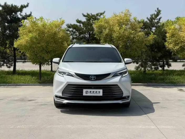 Toyota Sienna 2023 Model Facelift Hybrid 2.5L Supreme Edition – фото 2