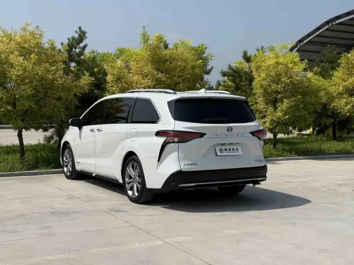 Toyota Sienna 2023 Model Facelift Hybrid 2.5L Supreme Edition – фото 4