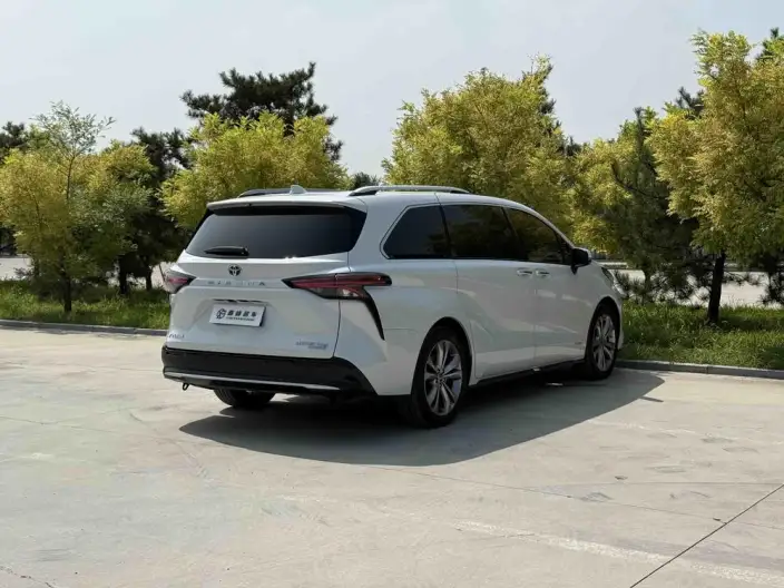 Toyota Sienna 2023 Model Facelift Hybrid 2.5L Supreme Edition – фото 6